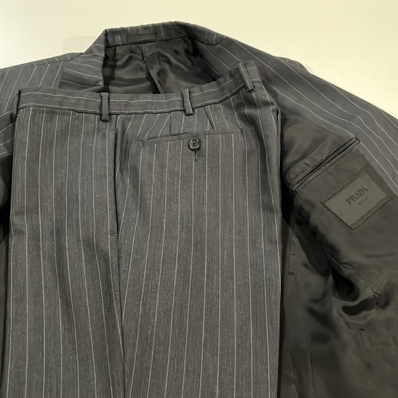 Prada, Gray Pinstriped Two Button Wool Mohair Fitted Suit and pants 40 32.5x28 - Picture 5 of 8